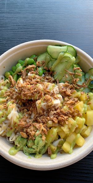 Bowl with quinoa and veggies at Poke Scuse in Jesolo