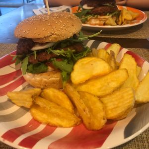 Burger e patatine at Il Varieté in Sorisole