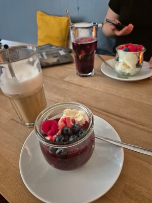 Vegan ice cream with hot berries at Teckolo - Cafe. Bistro. Laden. in Tecklenburg