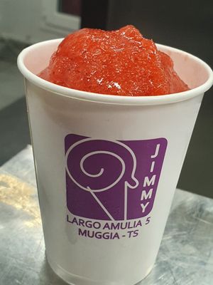 La granita alla fragola 🍓. Solo fragola e ghiaccio at Gelateria Jimmy in Muggia