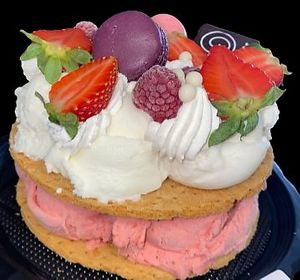 Torta gelato con pasta sfoglia at Gelateria Jimmy in Muggia