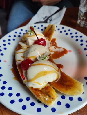 Banana split at Harju 8 in Helsinki