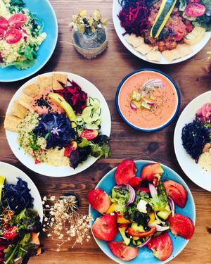 A wide selection of vegan, vegetarian and flexitarian dishes at Flow Food in Gijon