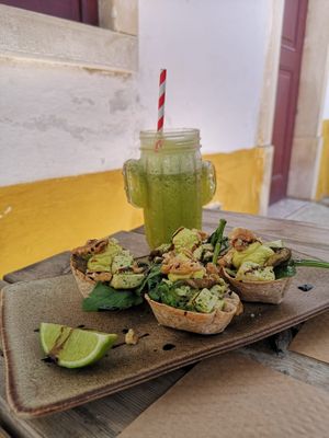 Entradas e sumo natural at Avocado in Obidos