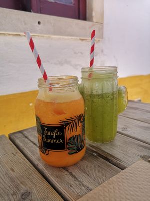 Sumos naturais at Avocado in Obidos