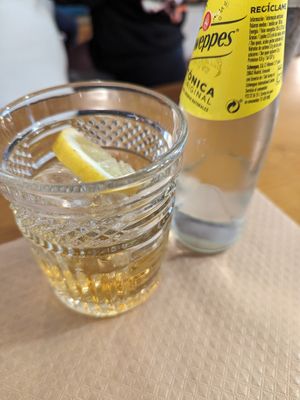 Porto & Tonic cocktail at Avocado in Obidos