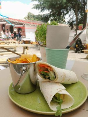 Vegan wrap with sweet potatoe chips at Avocado in Obidos