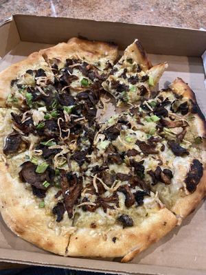As you can tell I am addicted to the south county pizza! It’s not on the menu anymore but I always ask for it off menu 😁  at Craft Roots  in Morgan Hill