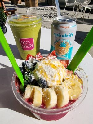 Smoothie bowl, turtle power smoothie & drink at Moberi - 23rd Ave in Portland