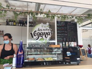 The stall with the menu board at Las Niñas Veganas in Cadiz