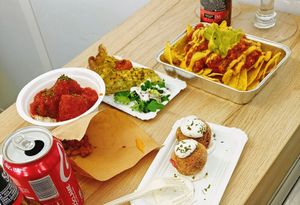 Albóndigas, quiche, nachos, bolitas y coliflor at Las Niñas Veganas in Cadiz