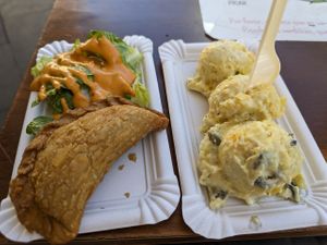 Empanadilla and Potato salad at Las Niñas Veganas in Cadiz