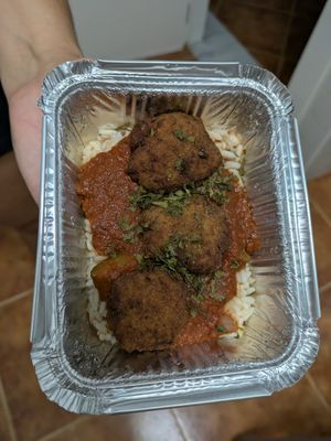 Tomato neatballs at Las Niñas Veganas in Cadiz