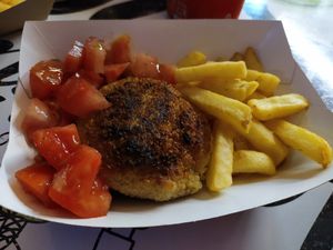 Hamburguesa de quinoa at Las Niñas Veganas in Cadiz