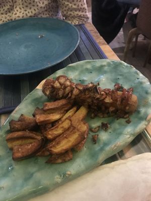 Currywurst con cipolla croccante e patate  at Munz Munz in Monopoli