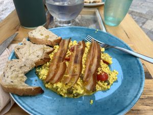 Scrambled tomato and handmade bacon   at Munz Munz in Monopoli