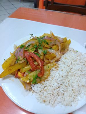 Lomo saltado at Eden  in Ica