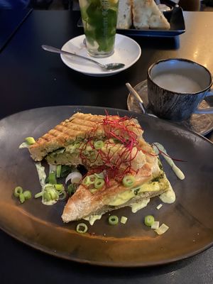 Vegan tosti met pesto en groenten   at Van Doorn en Doorn in Enschede