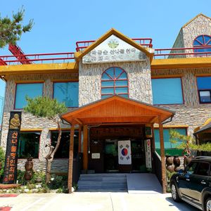 exterior at Jeombongsan Sanchae in Sokcho