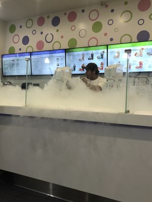 Nitrogen magic at Creamistry in Houston