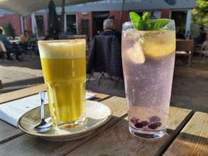 Goldene Milch und Hauslimonade at Salü in Jena