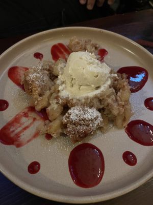 vegan apple crumble  at Flann O'Brien in Graz