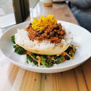 Chilli with corn tortilla and kale salad at Hank's Deli & Shop in Ipswich
