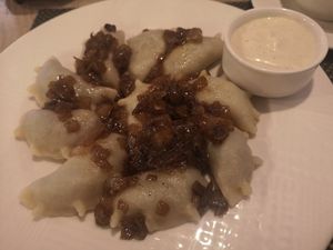 Vegan spinach and sun dried tomato dumplings with garlic sauce at Pierogarnia Mandu Centrum in Gdansk