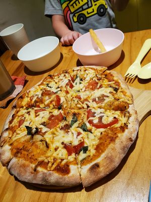 Margarita Pizza at Loving Hut - Heping Branch in Taipei