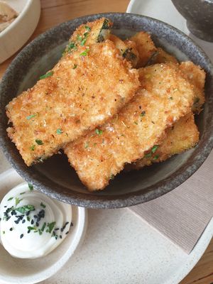 Zucchini chips with vegan mayo at The Laneway Green in Springwood