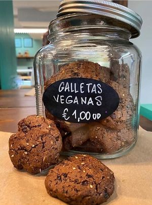 Vegan oat cookies with chocolate and seeds at Trigo in Barcelona