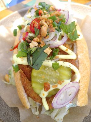 Crispy vegan chicken sandwich at De Herberg in Middelburg