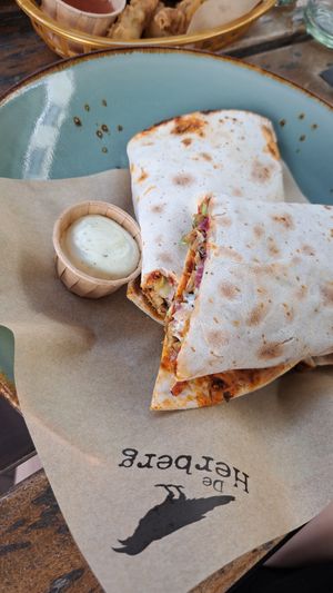 Turkse pizza met vegan shoarma at De Herberg in Middelburg