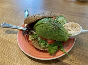 Vegan bagel met oa avocado at Bagels & Beans in Bergen Op Zoom