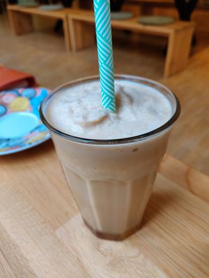 Special ice coffee with caramel flavor at Bagels & Beans in Bergen Op Zoom