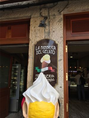 Shop front at Fabbrica del Gelato in Vigo