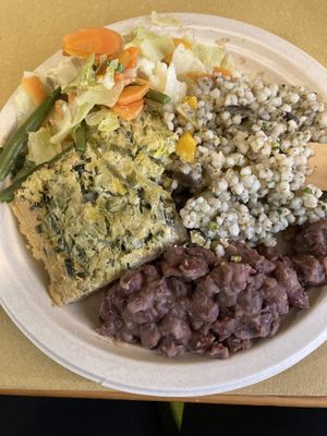 Tasty mixed vegan plate with 4 dishes for 11 €  at Mangiarsano in Crema