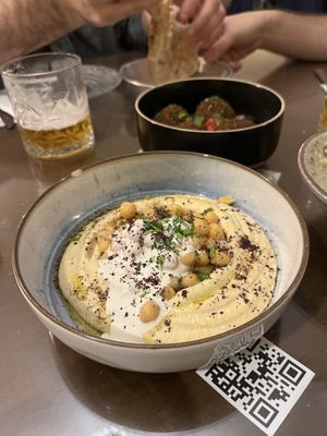 Hummus de garbanzo tradicional  at Kukla in Valencia