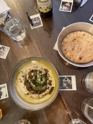 Hummus de setas  at Kukla in Valencia