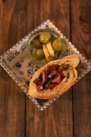 Pita sabih at Kukla in Valencia