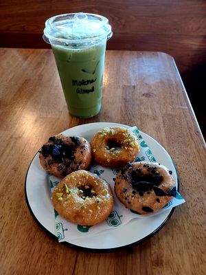 😋 Oreo and Orange pistachio donuts 🍩 with an almond milk matcha 😋 at Foco Doco in Fort Collins