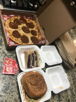 Pepperoni pizza, blueberry cake and Grosera burger at Ixteriolo's in Monterrey