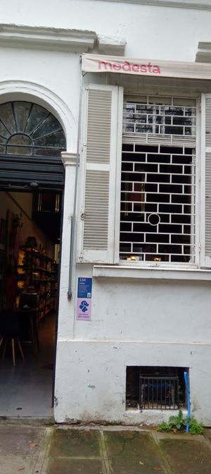 Detalhe da fachada at Modesta Vegana Mercado in Porto Alegre