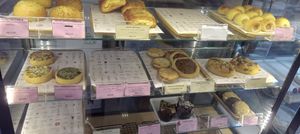 Alguns dos salgados disponíveis naquele dia at Modesta Vegana Mercado in Porto Alegre