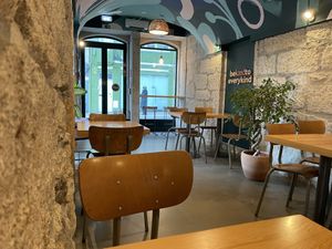 Schöne Atmosphäre  at Kind Kitchen in Porto