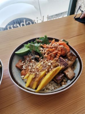 Thai Buddha Bowl at Kind Kitchen in Porto
