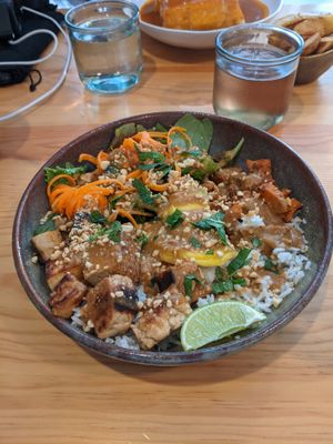 Thai bowl at Kind Kitchen in Porto
