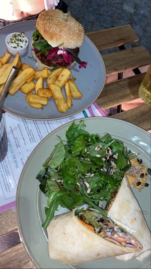 Falafel wrap & a burger at Kind Kitchen in Porto