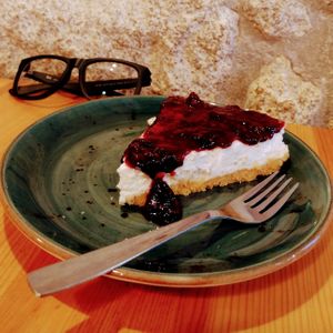 "marry me" level tasty vegan cheesecake at Kind Kitchen in Porto