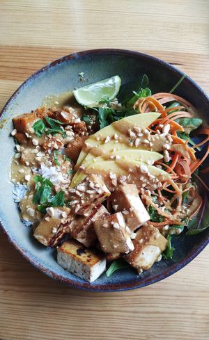 Thai bowl at Kind Kitchen in Porto